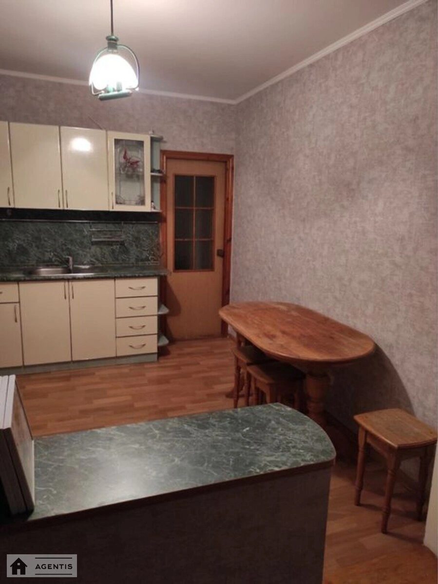 Сдам квартиру 1 комната, 35 m², 6 эт./16 этажей. 19, Сосницкая 19, Киев. 