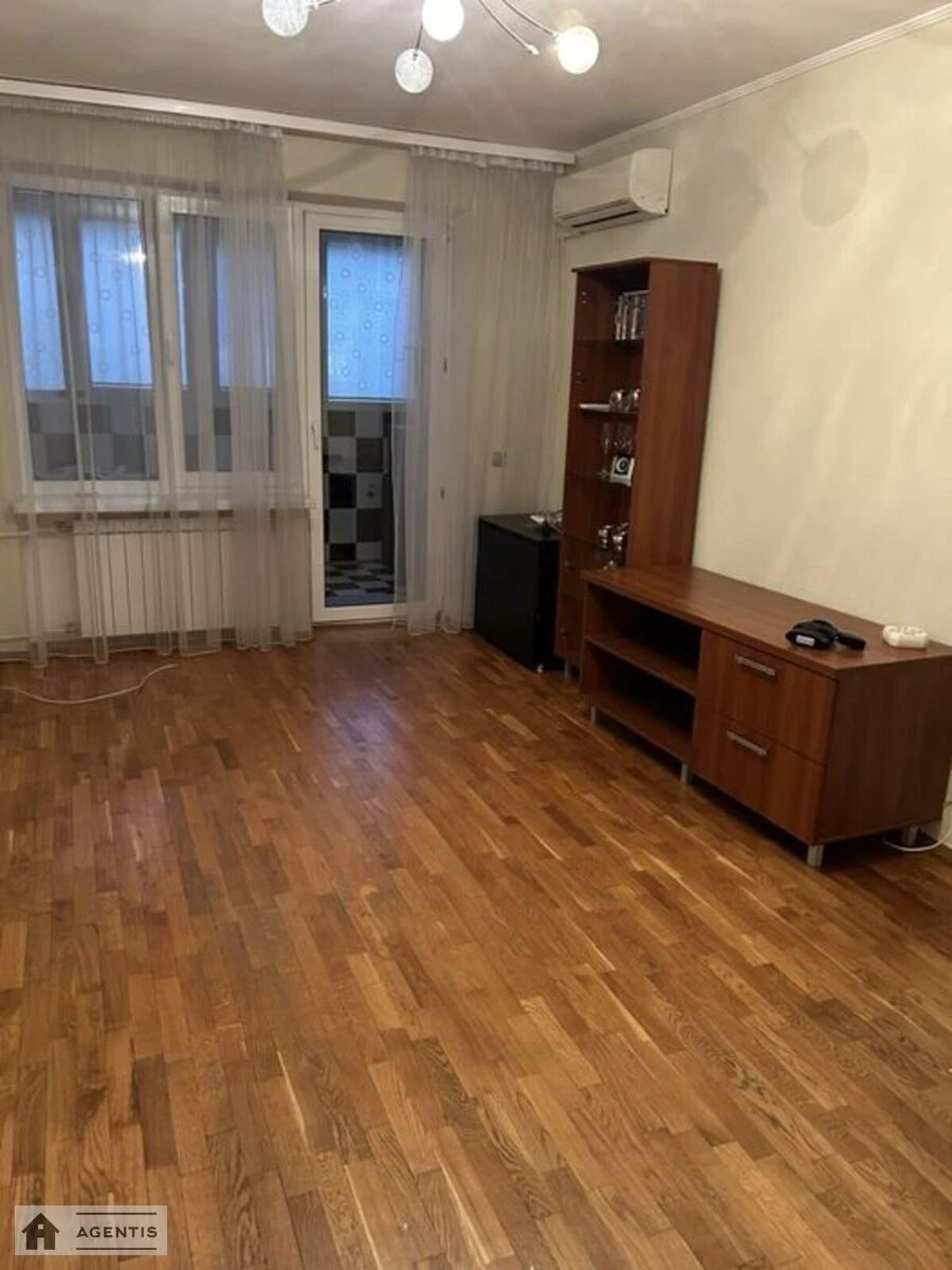 Apartment for rent 3 rooms, 76 m², 5th fl./16 floors. 30, Predslavynska 30, Kyiv. 