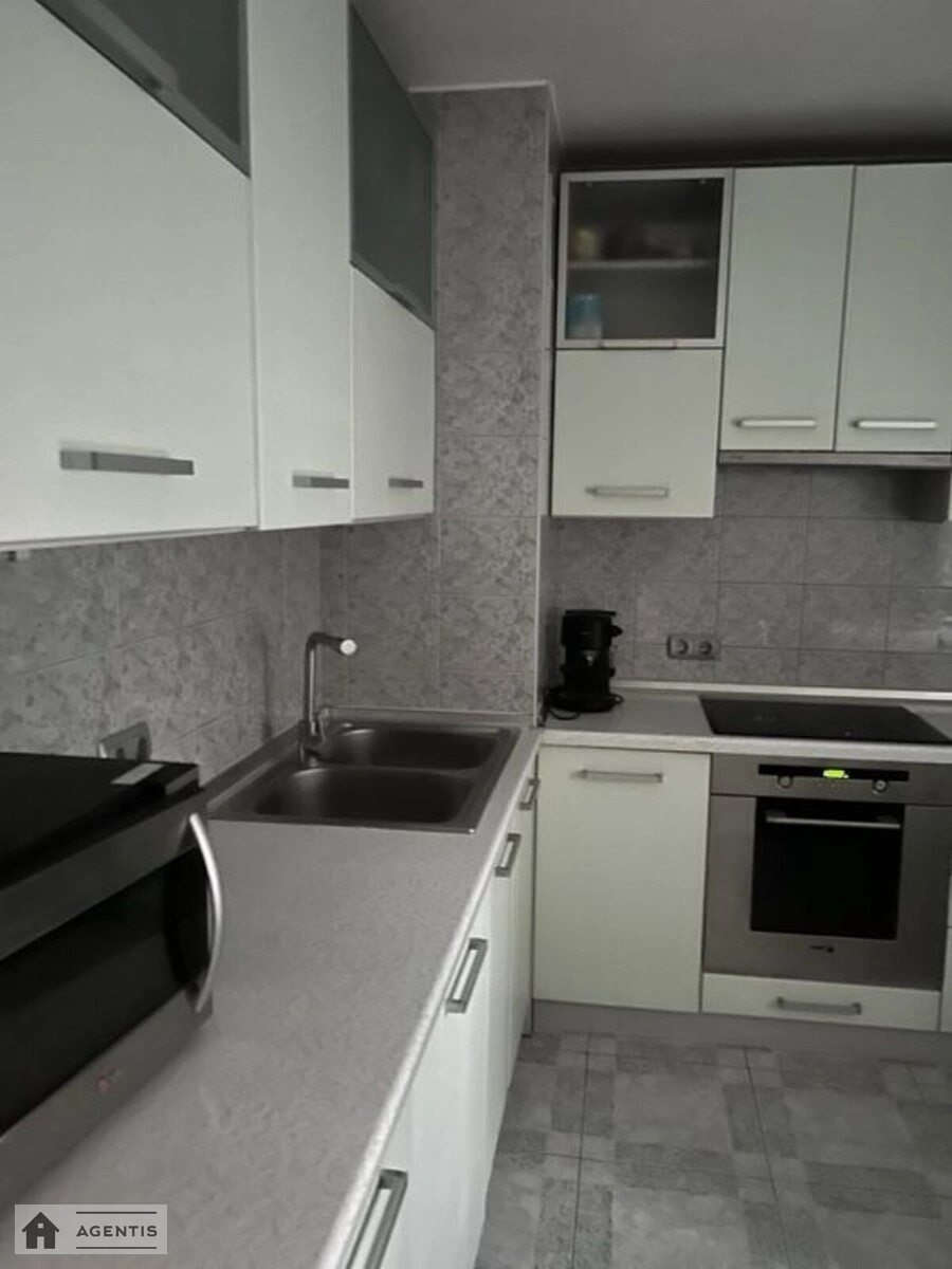 Apartment for rent 3 rooms, 76 m², 5th fl./16 floors. 30, Predslavynska 30, Kyiv. 