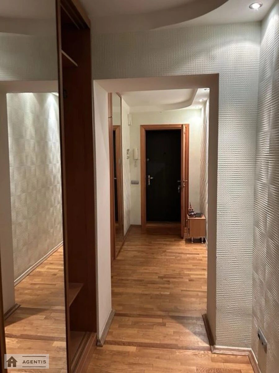 Здам квартиру 3 кімнати, 76 m², 5 пов./16 поверхів. 30, Предславинська 30, Київ. 