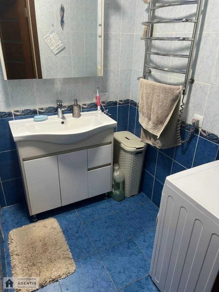 Сдам квартиру 2 комнаты, 74 m², 6 эт./24 этажа. Героев Севастополя, Киев. 