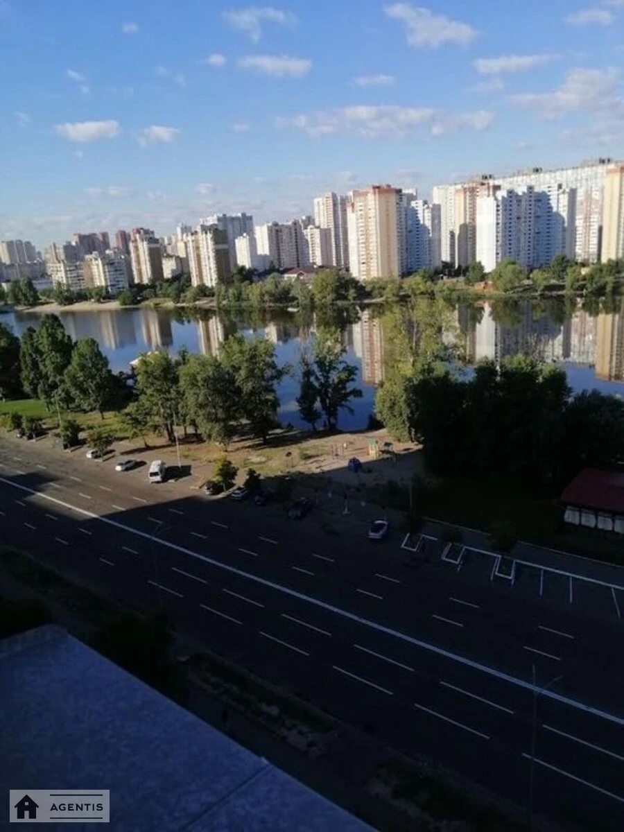 Apartment for rent 3 rooms, 90 m², 12th fl./18 floors. Revutckogo, Kyiv. 