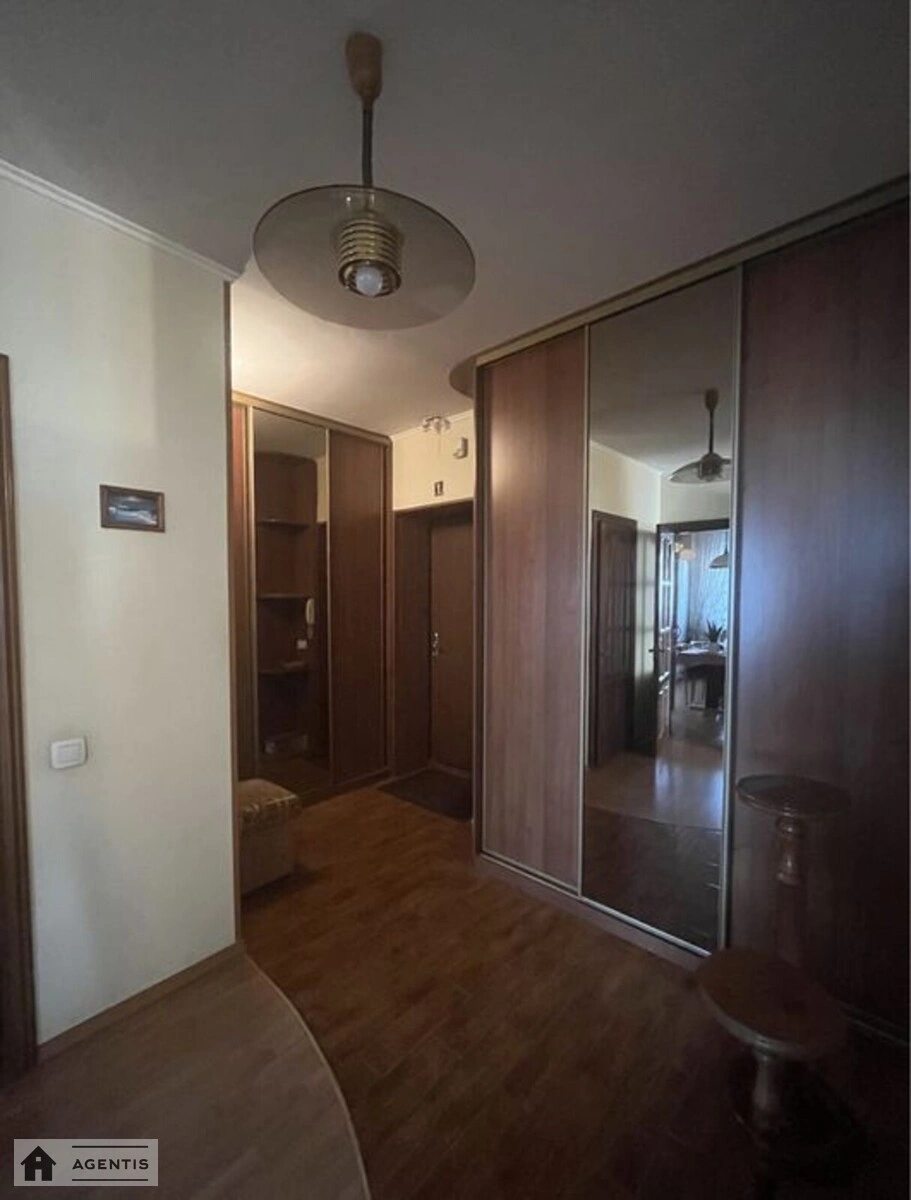 Apartment for rent 3 rooms, 90 m², 12th fl./18 floors. Revutckogo, Kyiv. 