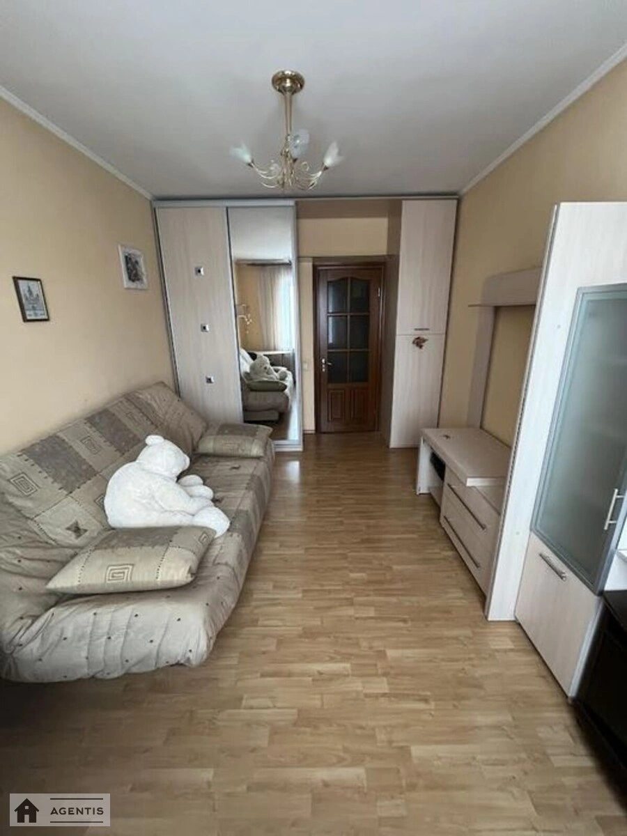 Apartment for rent 3 rooms, 90 m², 12th fl./18 floors. Revutckogo, Kyiv. 