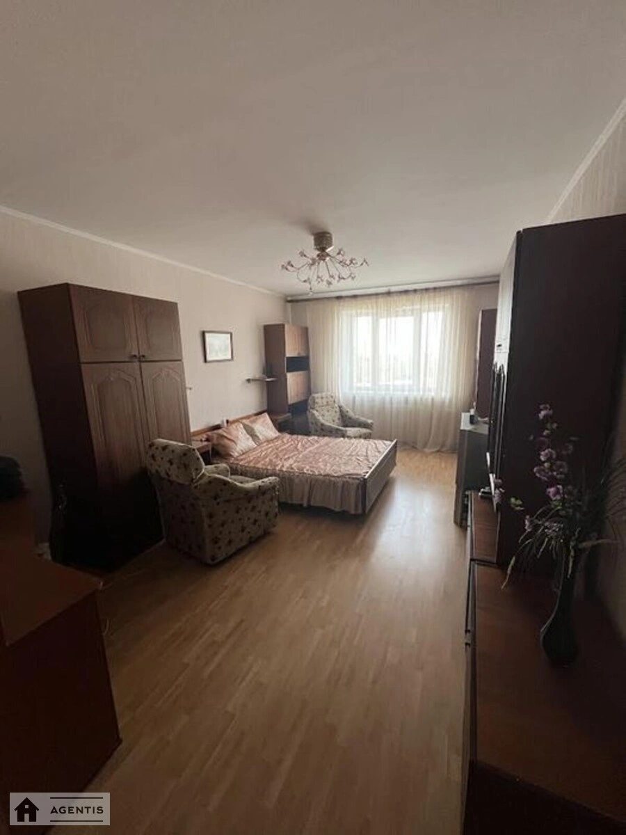 Apartment for rent 3 rooms, 90 m², 12th fl./18 floors. Revutckogo, Kyiv. 