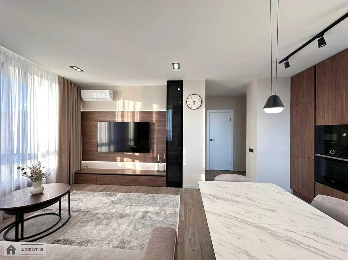 Сдам квартиру 3 комнаты, 66 m², 18 эт./26 этажей. Заречная, Киев. 