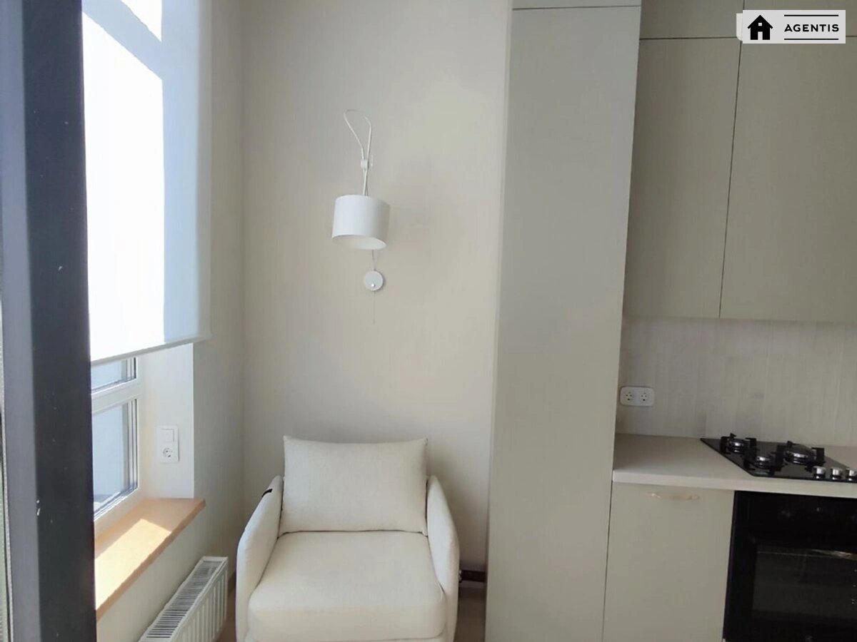 Apartment for rent 1 room, 40 m², 4th fl./4 floors. 6, Bogatyrska 6, Kyiv. 