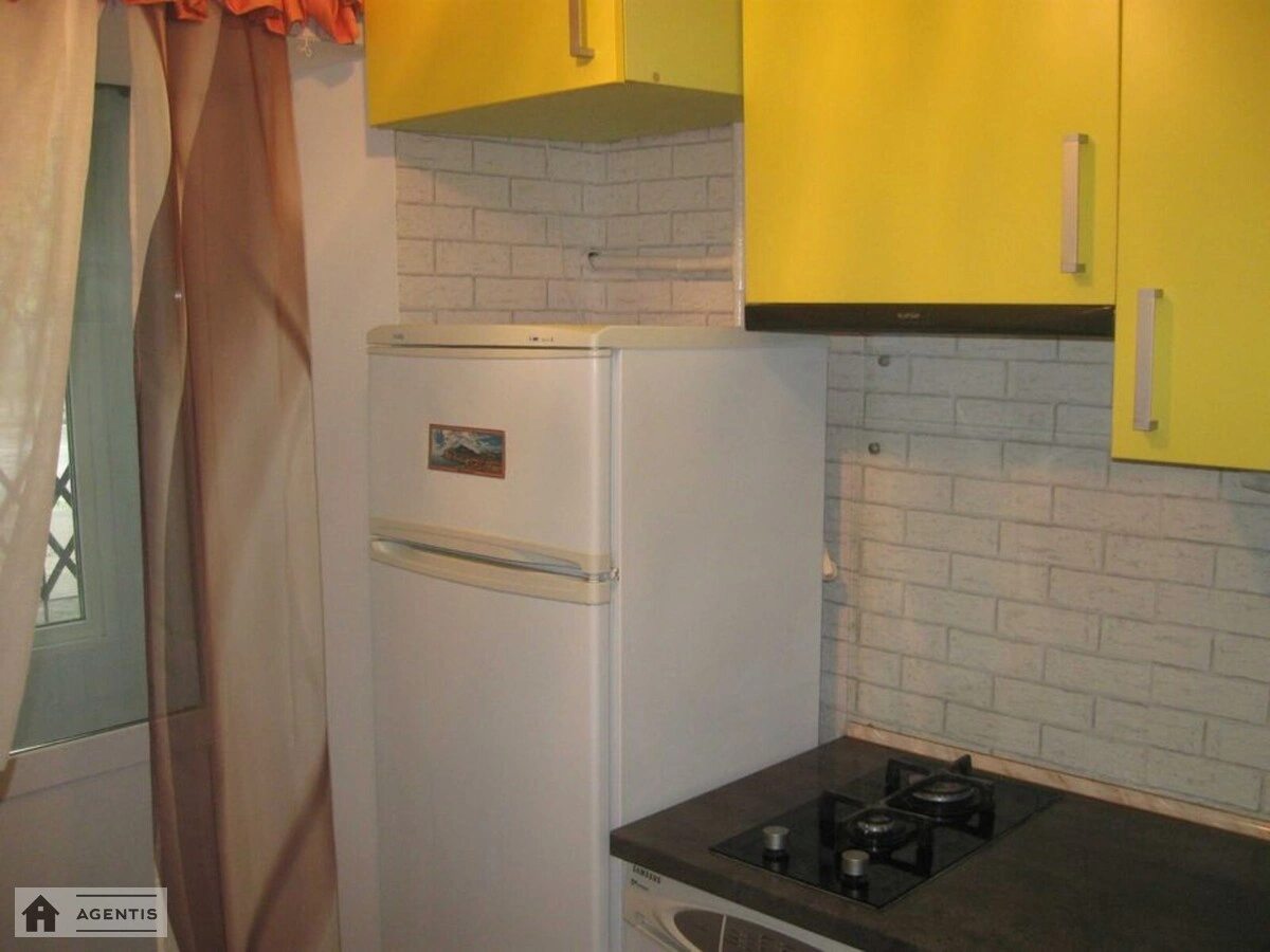 Apartment for rent 2 rooms, 47 m², 1st fl./5 floors. 2, Ruzhynska vul. Vilhelma Pika, Kyiv. 