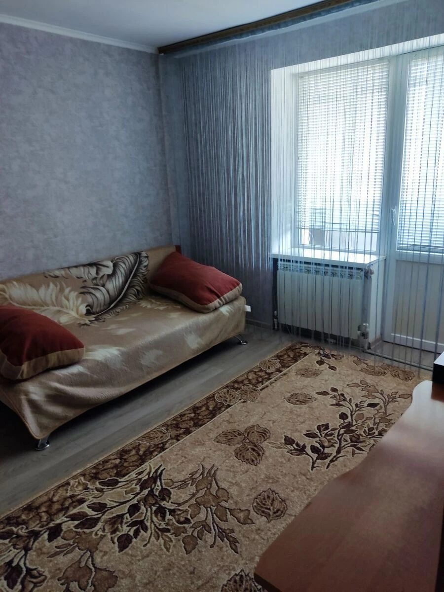 Apartments for sale 1 room, 38 m², 7th fl./9 floors. Universytetskyy prospekt, Kropyvnytskyy. 