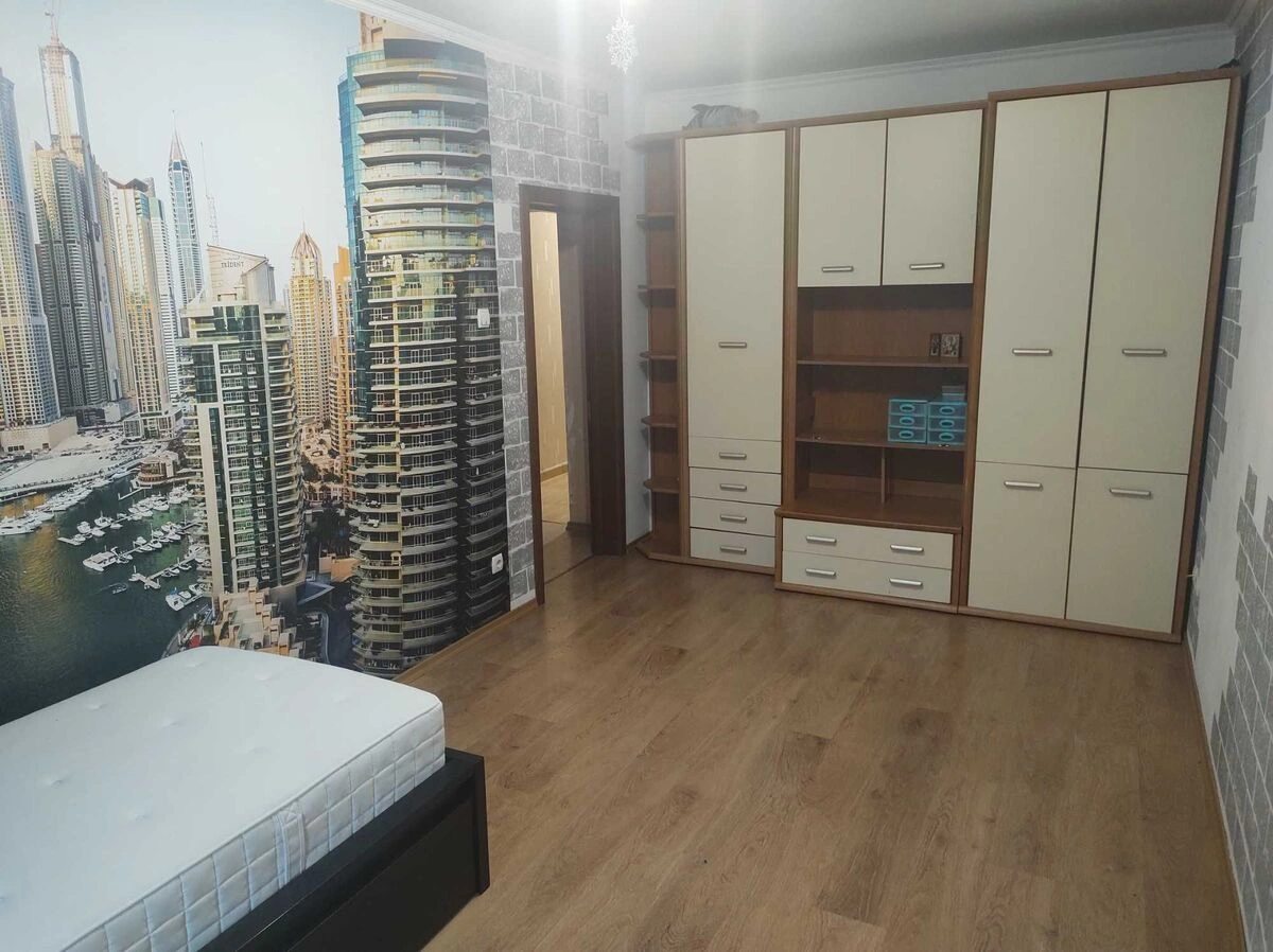 Продаж квартири 4 кімнати, 90 m², 2 пов./9 поверхів. 10, Рональда Рейгана вул. (Теодора Драйзера), Київ. 