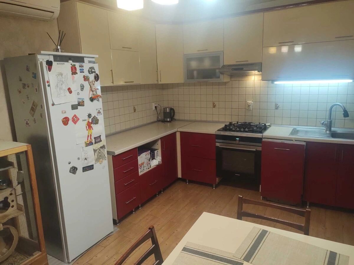 Продаж квартири 4 кімнати, 90 m², 2 пов./9 поверхів. 10, Рональда Рейгана вул. (Теодора Драйзера), Київ. 