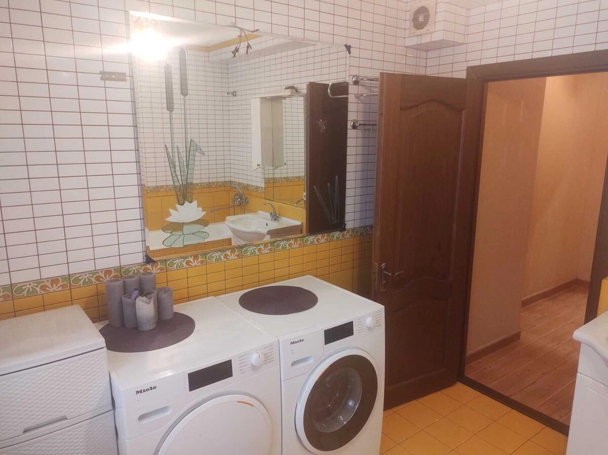 Продаж квартири 4 кімнати, 90 m², 2 пов./9 поверхів. 10, Рональда Рейгана вул. (Теодора Драйзера), Київ. 