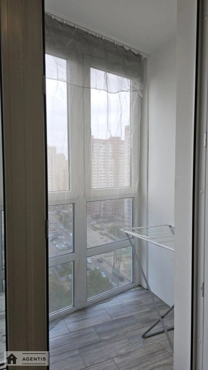 Apartment for rent 1 room, 37 m², 16th fl./25 floors. 5, Sofiyi Rusovoyi vul., Kyiv. 