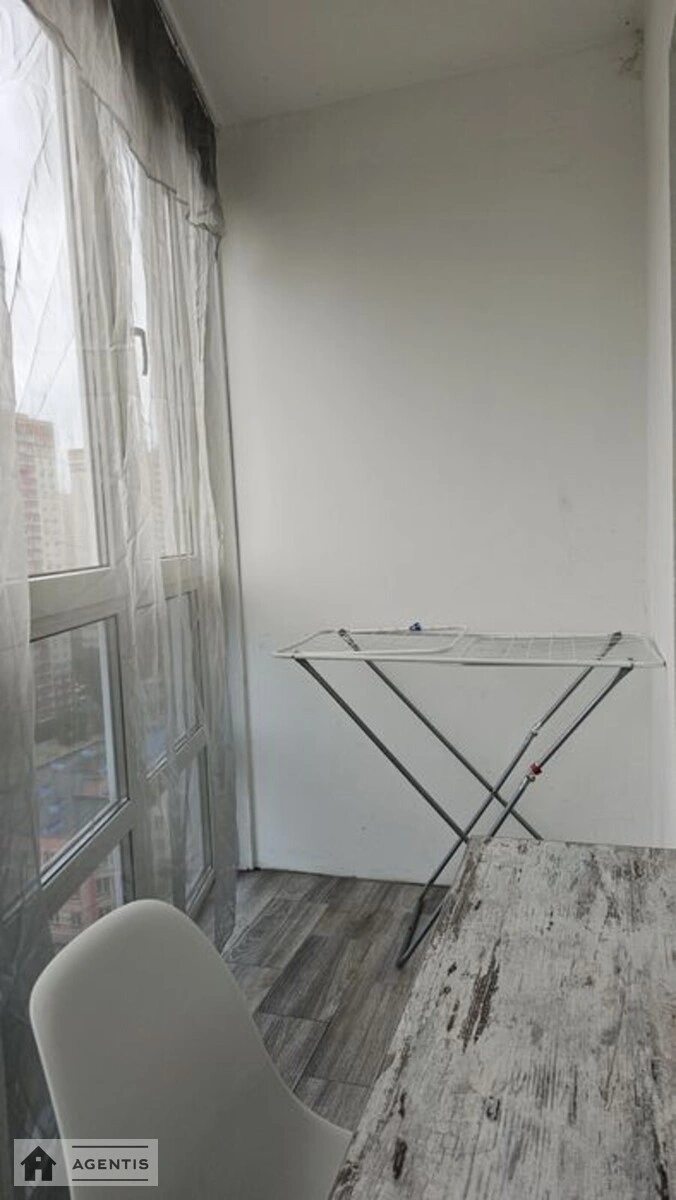 Сдам квартиру 1 комната, 37 m², 16 эт./25 этажей. 5, Софії Русової вул., Киев. 