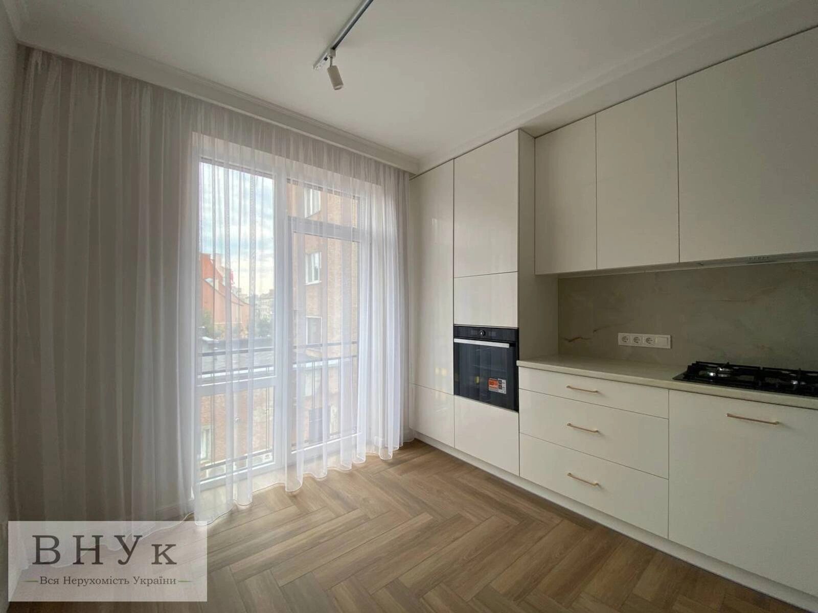 Apartments for sale 2 rooms, 67 m², 3rd fl./5 floors. Ostrozkoho Knyazya vul., Ternopil. 