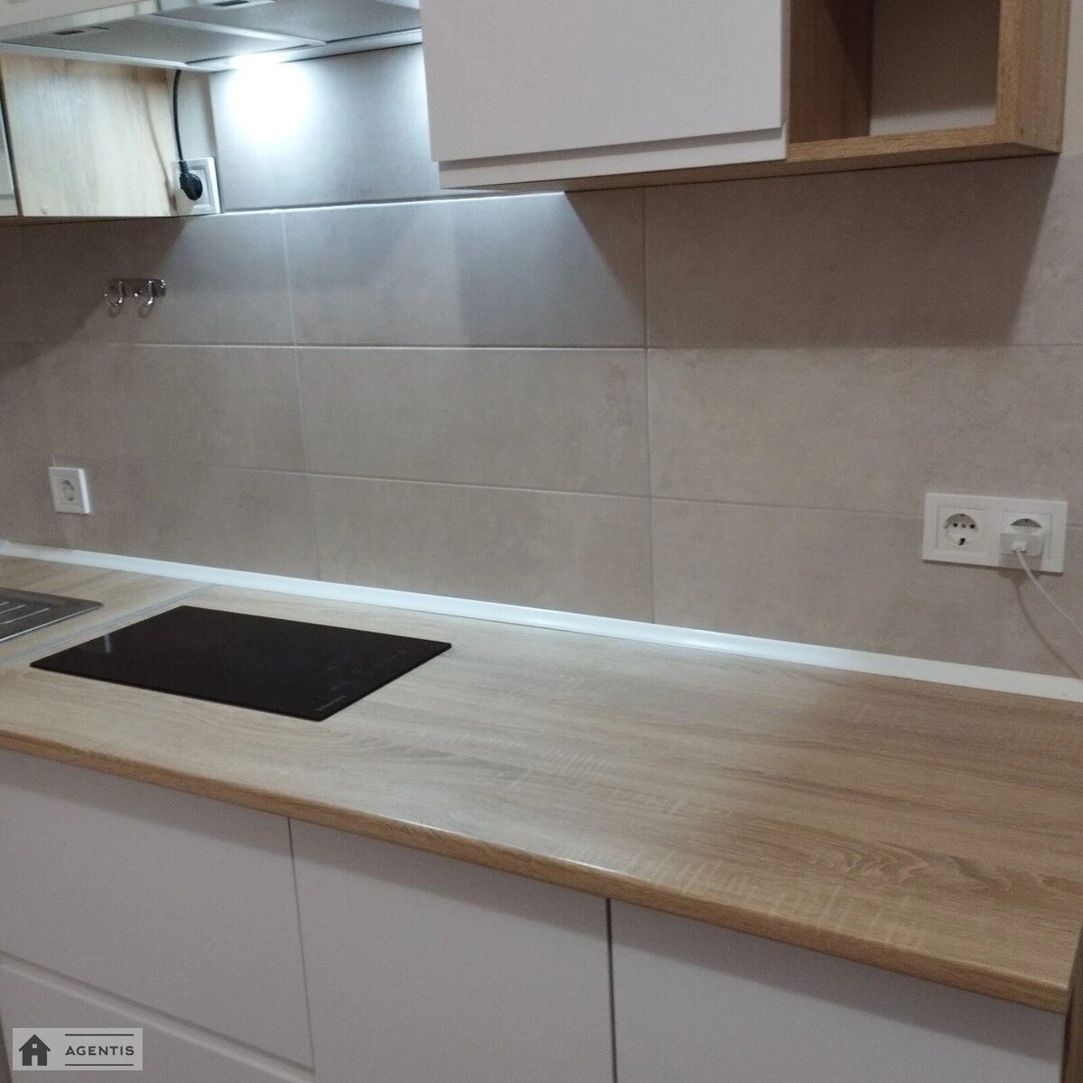 Apartment for rent 1 room, 26 m², 6th fl./25 floors. Solomyanskyy rayon, Kyiv. 