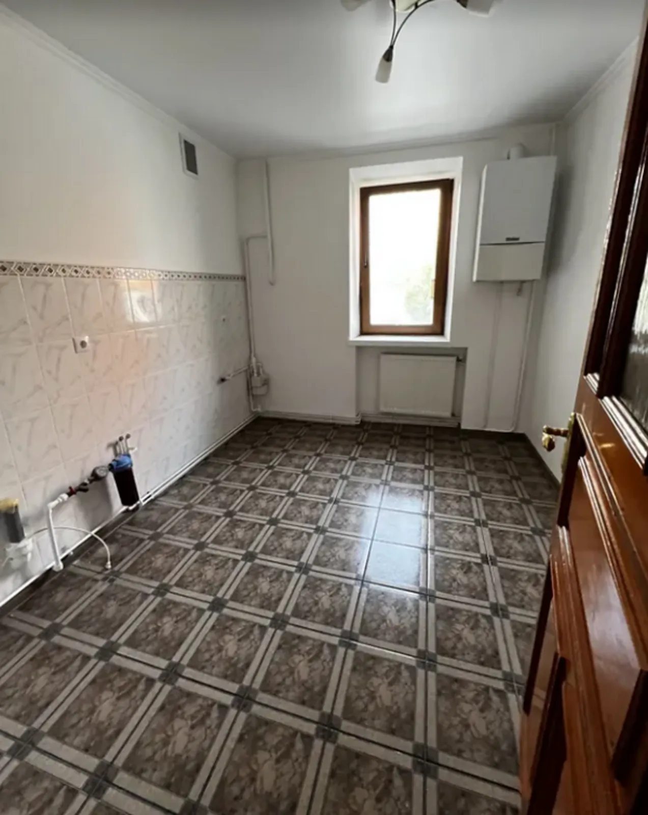 Apartments for sale 3 rooms, 58 m², 1st fl./5 floors. Дружба, Ternopil. 