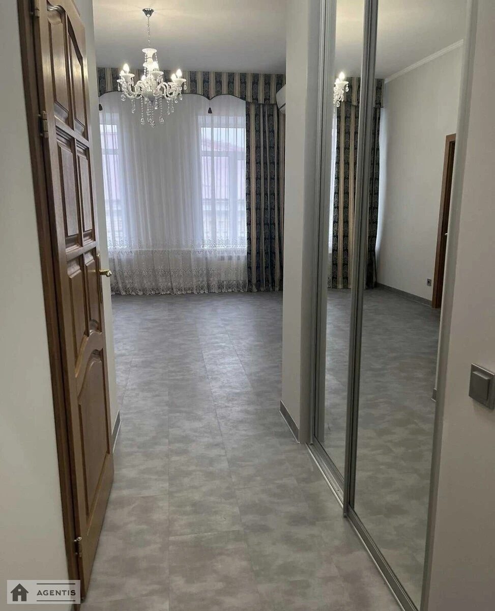 Сдам квартиру 2 комнаты, 60 m², 3 эт./3 этажа. 22, Константиновская 22, Киев. 