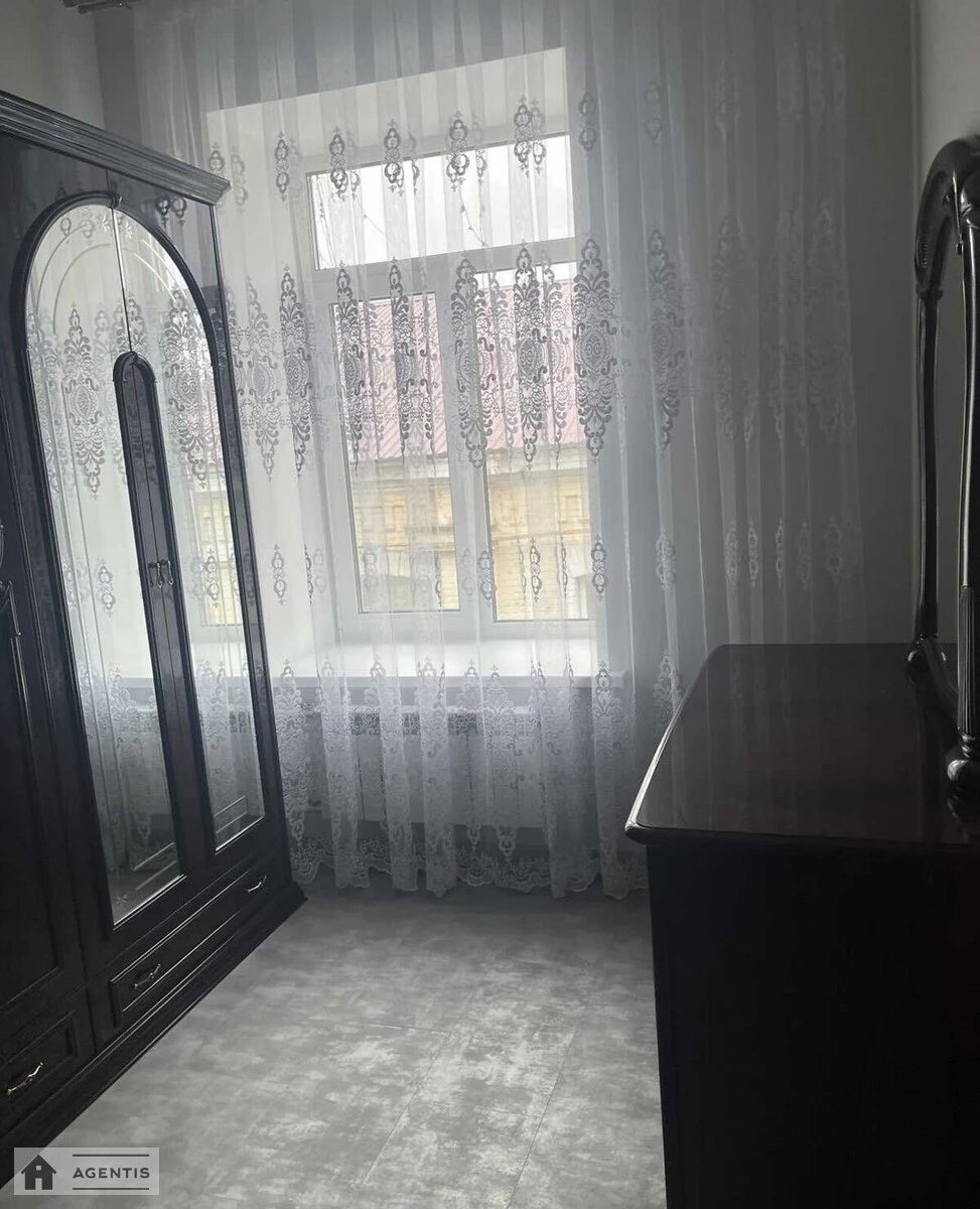 Apartment for rent 2 rooms, 60 m², 3rd fl./3 floors. 22, Kostyantynivska 22, Kyiv. 