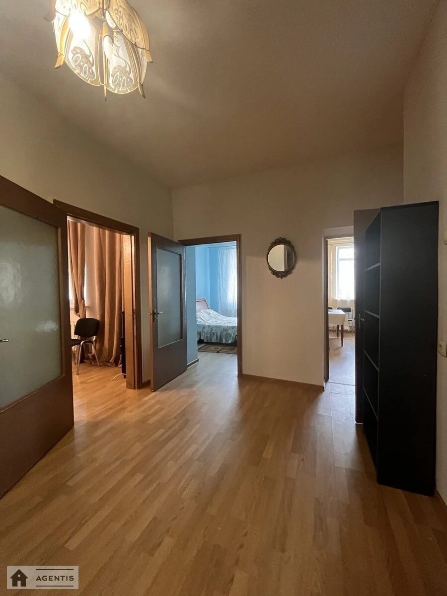 Сдам квартиру 2 комнаты, 70 m², 5 эт./5 этажей. 38, Бульварно-Кудрявська вул. (Воровського), Киев. 