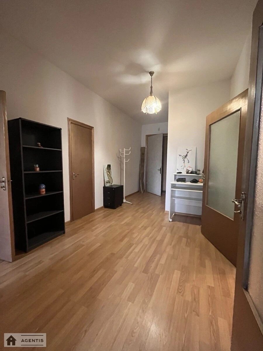 Сдам квартиру 2 комнаты, 70 m², 5 эт./5 этажей. 38, Бульварно-Кудрявська вул. (Воровського), Киев. 