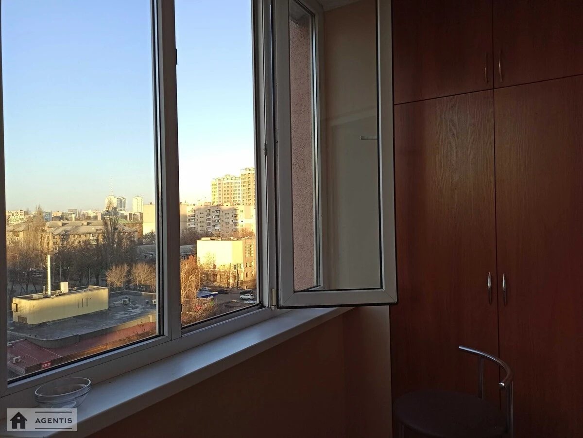 Apartment for rent 2 rooms, 82 m², 6th fl./18 floors. 5, Mykoly Holeho vul. Lebedyeva-Kumacha, Kyiv. 