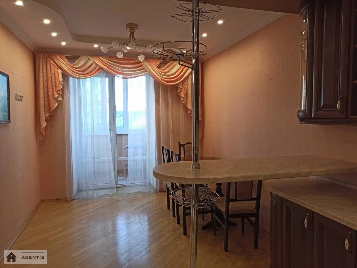 Сдам квартиру 2 комнаты, 82 m², 6 эт./18 этажей. 5, Миколи Голего вул. (Лебедєва-Кумача), Киев. 