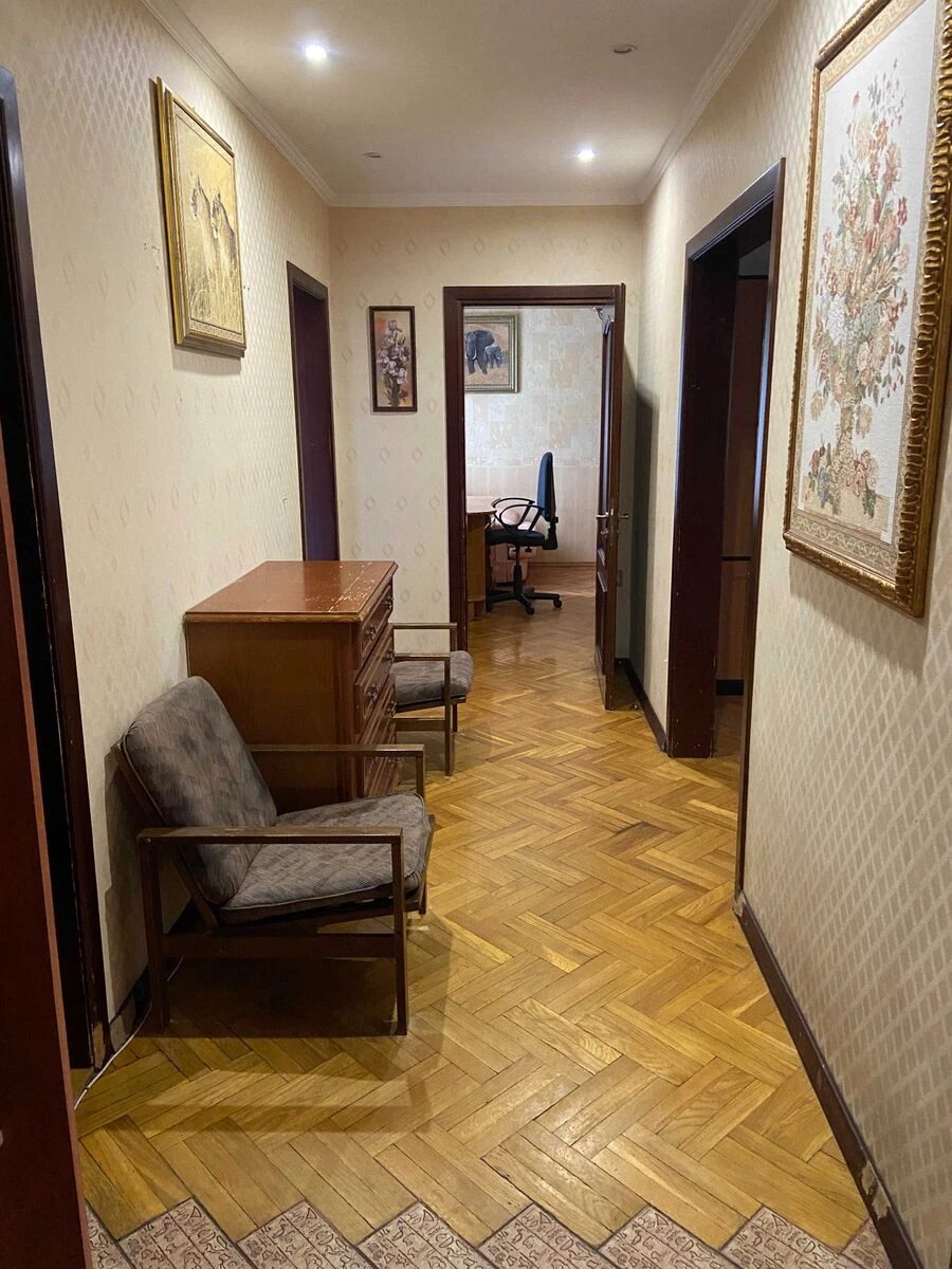 Продаж квартири 4 кімнати, 85 m², 3 пов./16 поверхів. 4, Лисківська вул., Київ. 