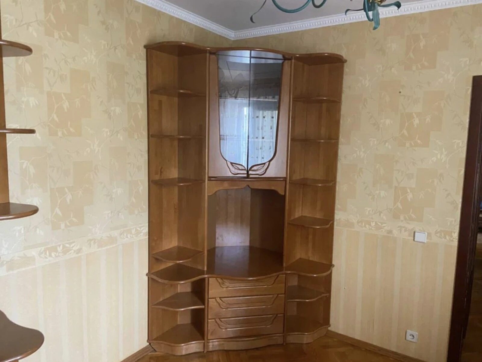 Продаж квартири 4 кімнати, 85 m², 3 пов./16 поверхів. 4, Лисківська вул., Київ. 