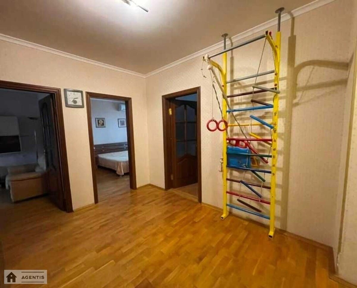 Сдам квартиру 3 комнаты, 72 m², 11 эт./16 этажей. 5, Архітектора Ніколаєва вул., Киев. 