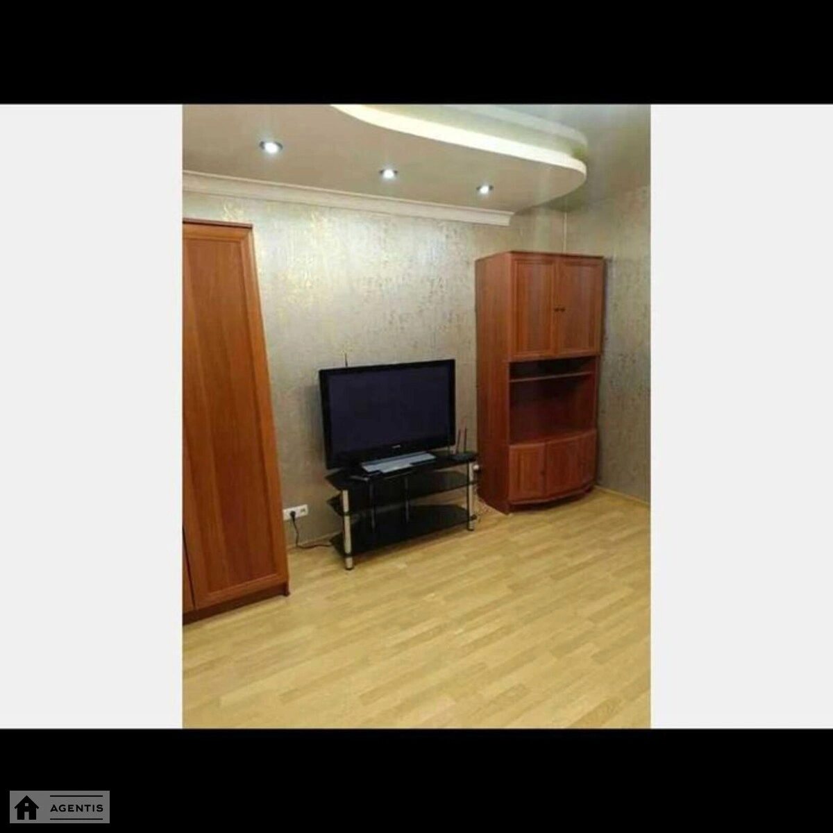 Apartment for rent 3 rooms, 67 m², 6th fl./9 floors. Serzha Lyfarya vul. Oleksandra Saburova, Kyiv. 