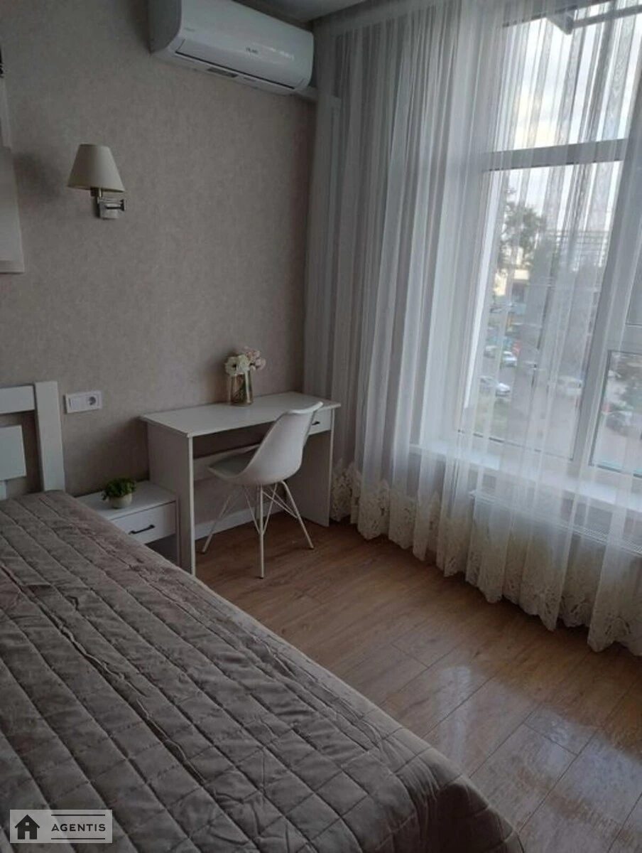 Apartment for rent 1 room, 43 m², 4th fl./25 floors. Pryladniy, Kyiv. 