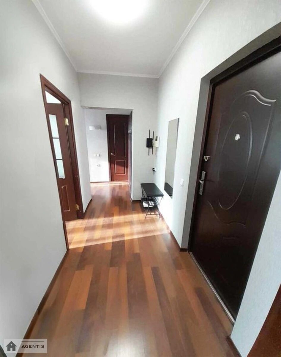 Сдам квартиру 2 комнаты, 56 m², 9 эт./16 этажей. 8, Озерная 8, Киев. 