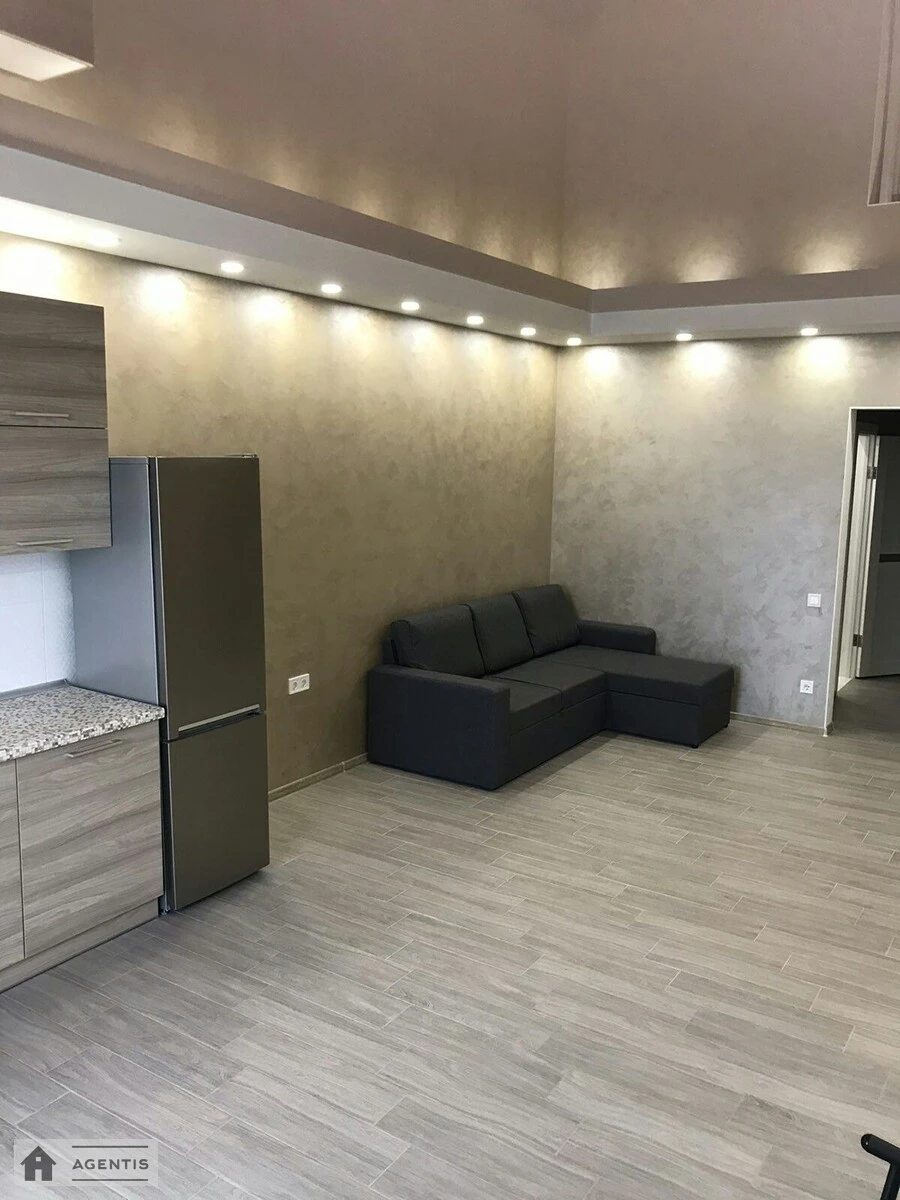 Сдам квартиру 1 комната, 40 m², 5 эт./9 этажей. 6, Дмитра Луценка вул., Киев. 