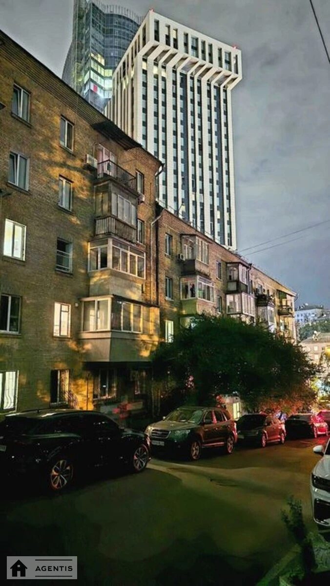 Apartment for rent 2 rooms, 48 m², 2nd fl./5 floors. 2, Gospitalna 2, Kyiv. 