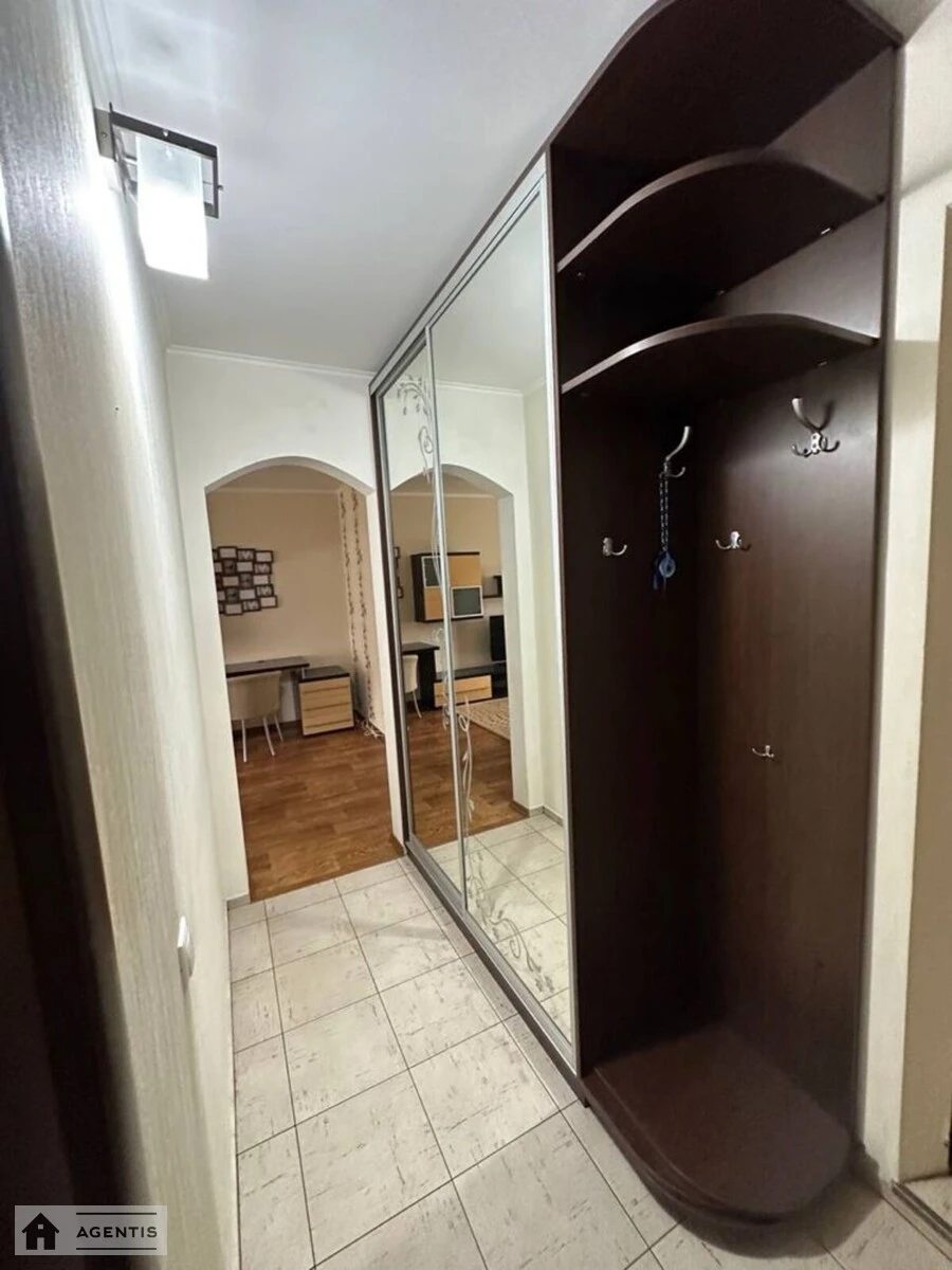 Сдам квартиру 2 комнаты, 46 m², 6 эт./16 этажей. 12, Зої Гайдай вул., Киев. 