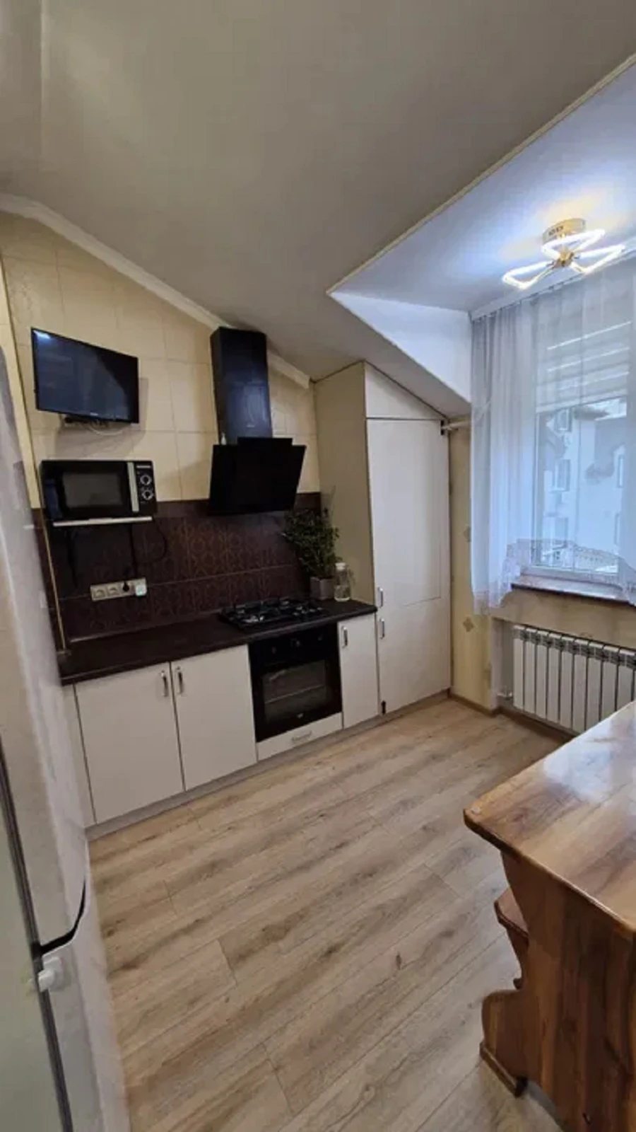 Apartments for sale 1 room, 37 m², 5th fl./5 floors. 52, Instytutska , Odesa. 