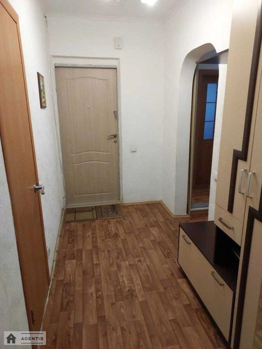 Сдам квартиру 1 комната, 48 m², 16 эт./24 этажа. Дарницкий район, Киев. 