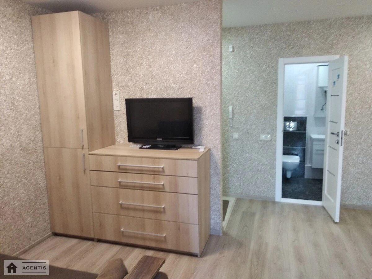 Здам квартиру 1 кімната, 31 m², 7 пов./9 поверхів. 16, Березнева 16, Київ. 