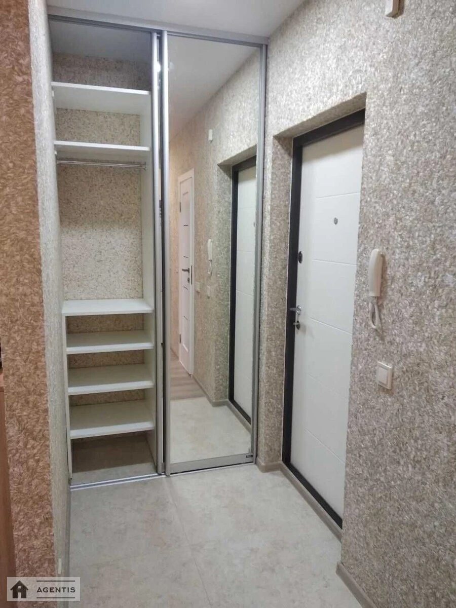 Здам квартиру 1 кімната, 31 m², 7 пов./9 поверхів. 16, Березнева 16, Київ. 