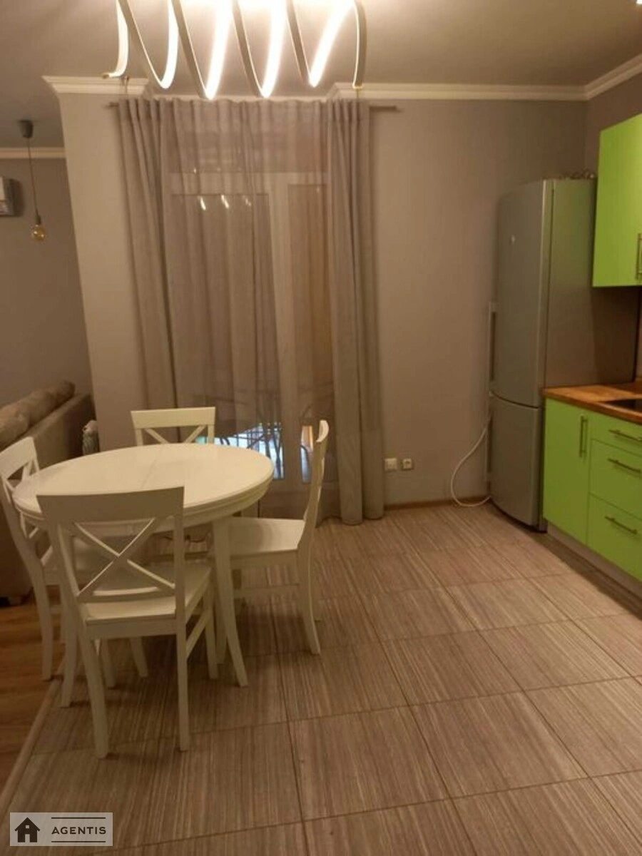 Apartment for rent 2 rooms, 70 m², 3rd fl./9 floors. Regeneratorna, Kyiv. 