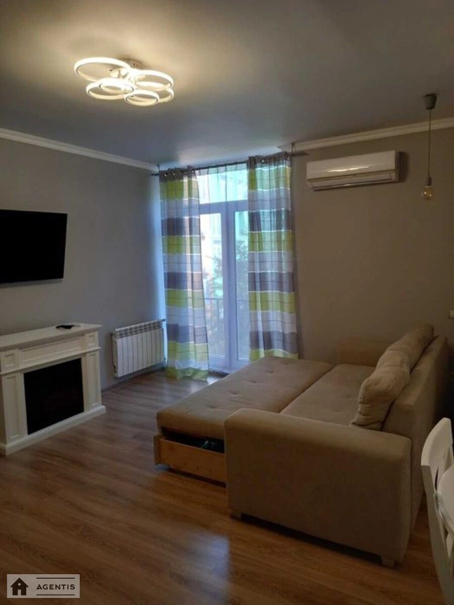 Apartment for rent 2 rooms, 70 m², 3rd fl./9 floors. Regeneratorna, Kyiv. 