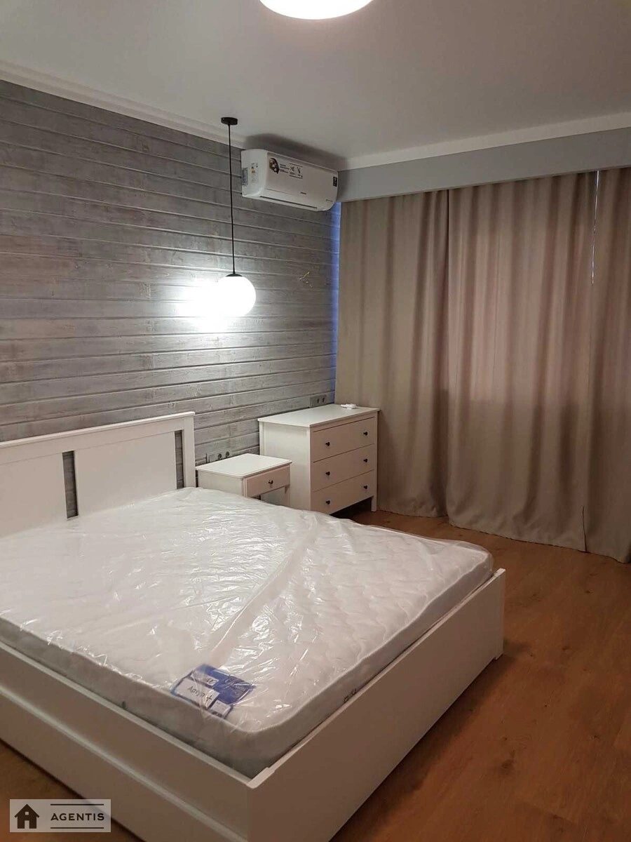 Сдам квартиру 2 комнаты, 85 m², 15 эт./24 этажа. 26, Оболонский 26, Киев. 