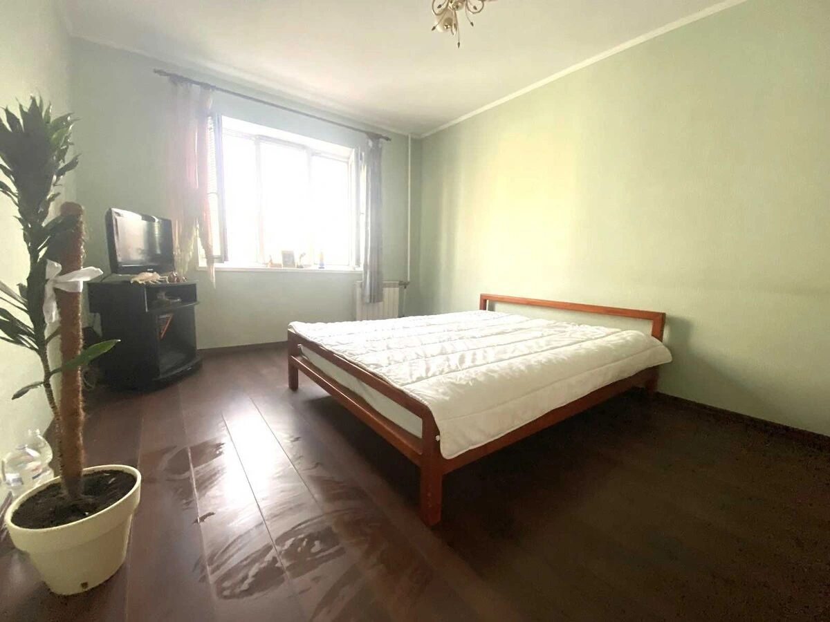 Apartment for rent 3 rooms, 72 m², 9th fl./10 floors. 168, Kharkivske 168, Kyiv. 