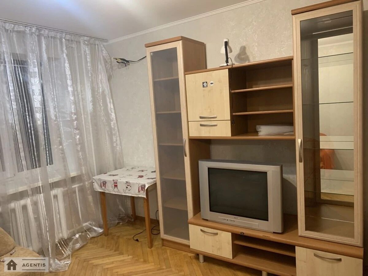 Apartment for rent 1 room, 40 m², 3rd fl./10 floors. 5, Anny Akhmatovoyi vul., Kyiv. 