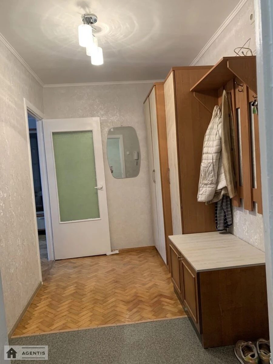 Сдам квартиру 1 комната, 40 m², 3 эт./10 этажей. 5, Анни Ахматової вул., Киев. 