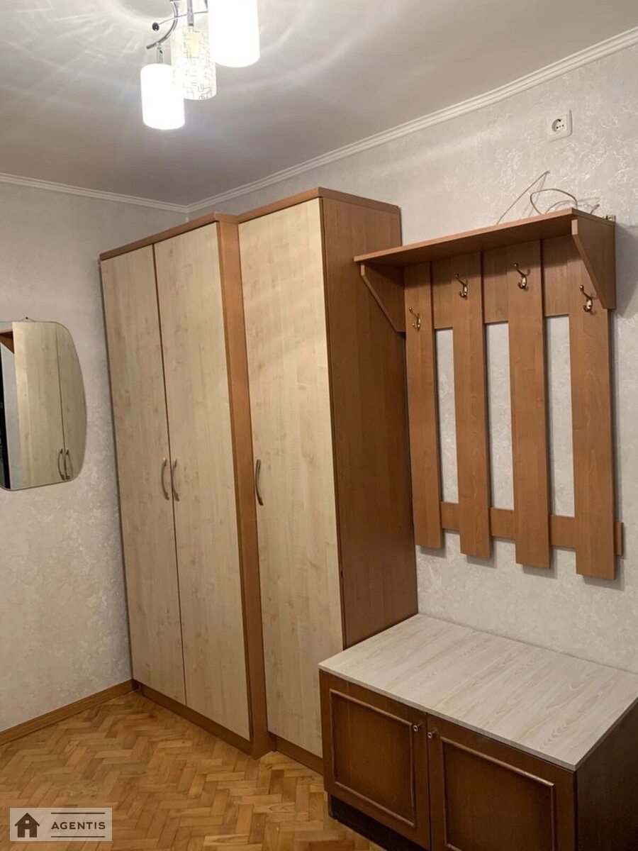 Apartment for rent 1 room, 40 m², 3rd fl./10 floors. 5, Anny Akhmatovoyi vul., Kyiv. 