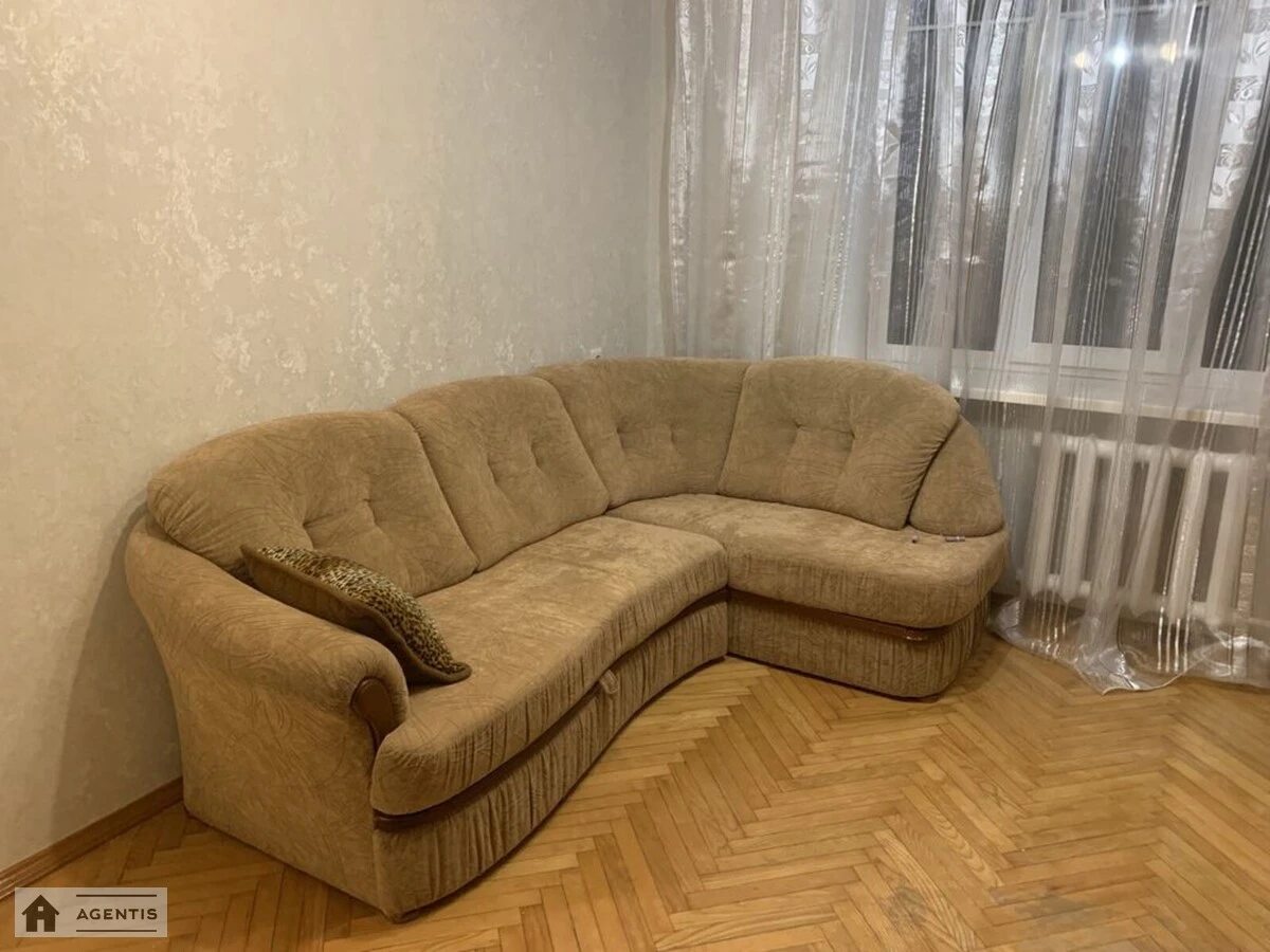 Apartment for rent 1 room, 40 m², 3rd fl./10 floors. 5, Anny Akhmatovoyi vul., Kyiv. 