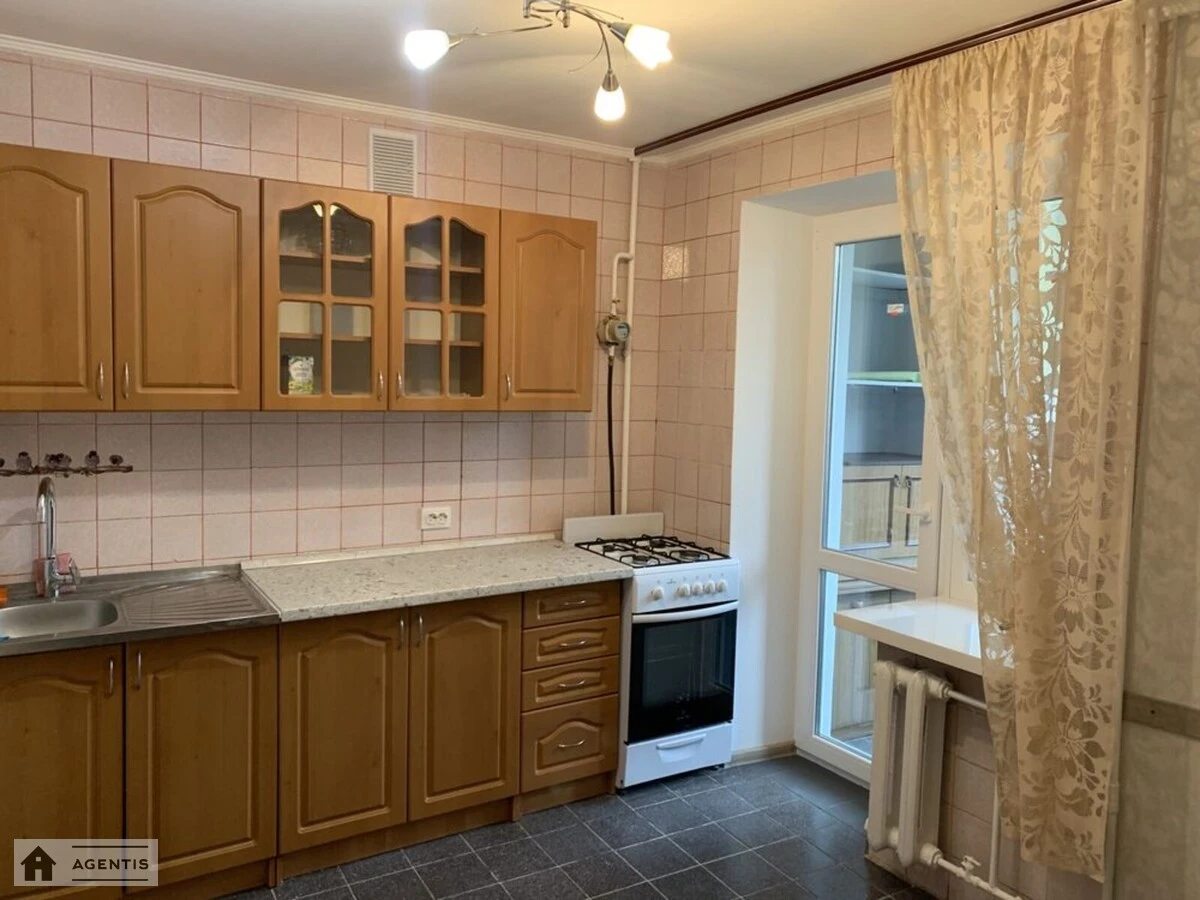 Apartment for rent 1 room, 40 m², 3rd fl./10 floors. 5, Anny Akhmatovoyi vul., Kyiv. 