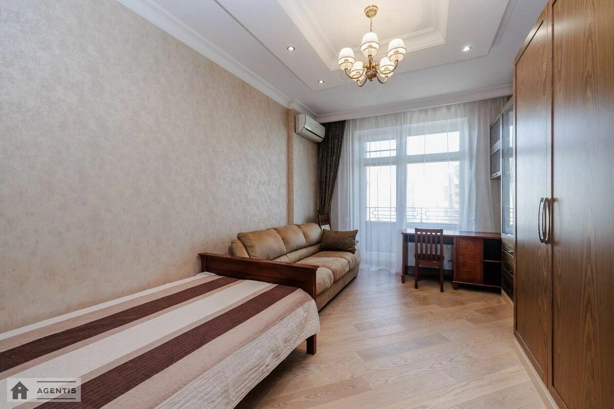 Сдам квартиру 3 комнаты, 125 m², 14 эт./18 этажей. 36, Євгена Коновальця вул. (Щорса), Киев. 